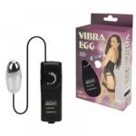 vibrador em formato de capsula em tonalidade cromada, com velocidade controlada por um controle preto via cabo de aproximadamente 40 centimentros de comprimento. De uso intimo para massagear e estimular o corpo.