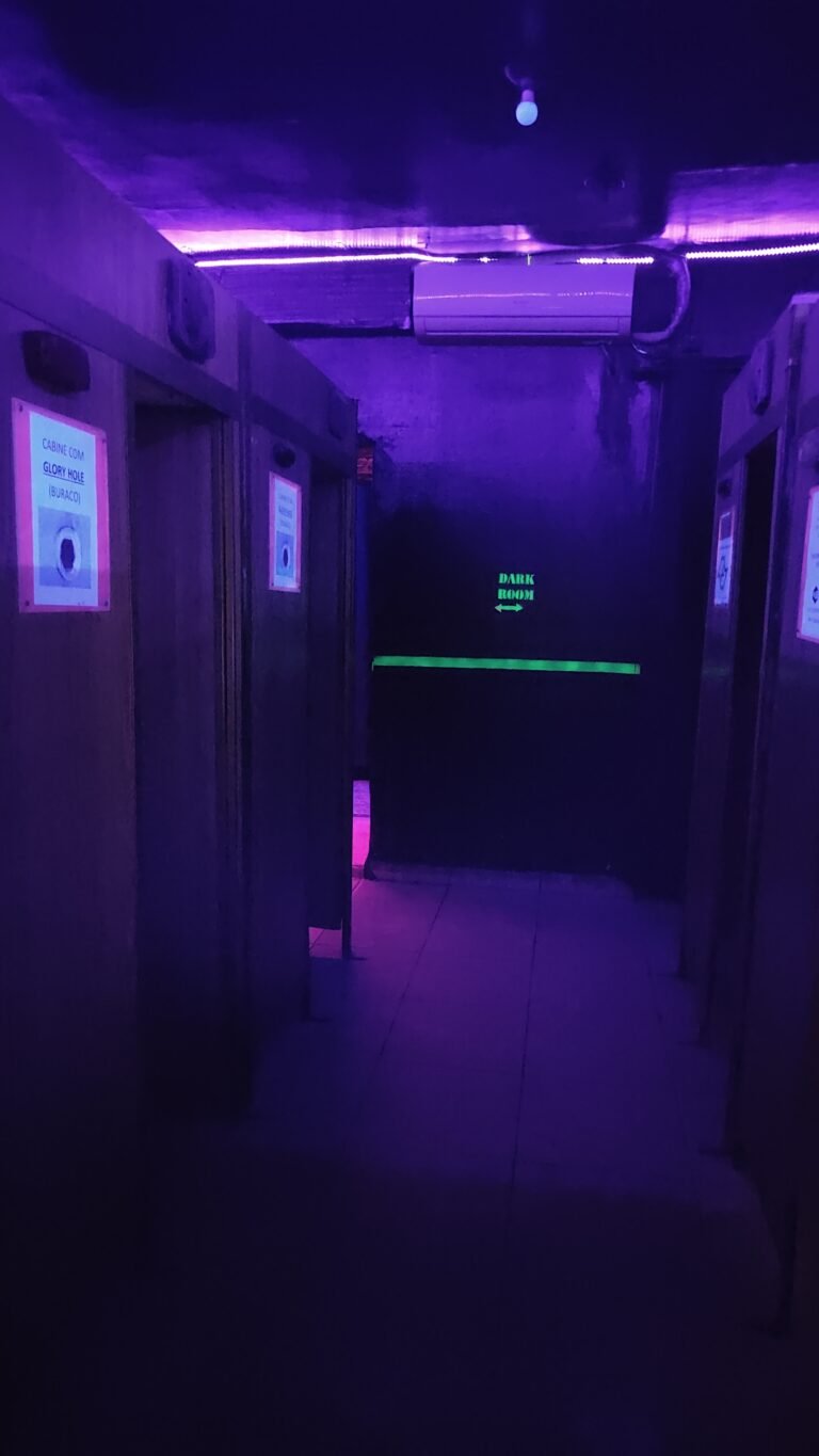 cabines no escuro (2025)