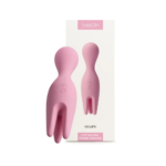 Vibrador polvo Nymph Svakom rosa posicionado ao lado de sua caixa branca e elegante
