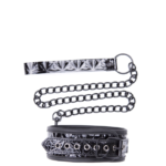 Visão superior do conjunto BDSM mostrando a extensão da corrente de metal e a pulseira de controle texturizada.