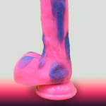 Prótese Realista Rosa Neon 24cm com Ventosa: Prazer GG e Mãos Livres - Imagem 4
